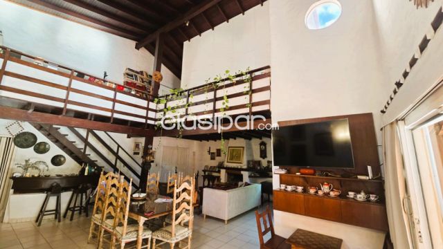 Casas - 🏡 ¡GRAN OPORTUNIDAD EN VILLA MORRA. VENDO CASA CON SALIDA A 2 CALLES!