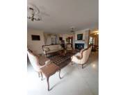 Vendo Amplia Residencia de 975 m2 en el Barrio Mcal. Estigarribia - CLHO6955450