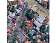 VENDO TERRENO CON CASA EN ESQUINA A REFACCIONAR O DEMOLER SOBRE AVDA. IMPORTANTE