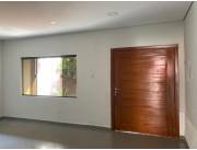 Alquilo casa en Barrio Mburukuyá