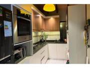 VENDO CASA CON 3 SALONES COMERCIALES.