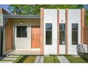 VENDO CASA EN LUQUE BARRIO YKUA DURE COD 5206