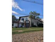 HERMOSA RESIDENCIA EN BARRIO LOS LAURELES