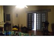 VENDO TERRENO EN BARRIO TEMBETARY CON VIVIENDA HABITABLE