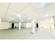 Alquilo Salón comercial sobre Av. Fdo. de la Mora