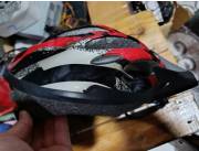 Vendo casco para ciclista adulto color rojo sin detalles