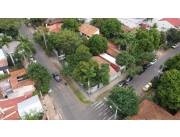 Terreno con Casa en el Barrio Ycuá Satí - Asunción