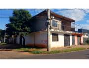 EN VENTA CASA CON SALON COMERCIAL-SAN LORENZO-PY