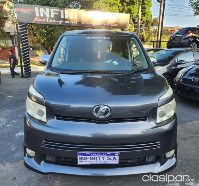 Toyota Voxy 2009 - foto 2
