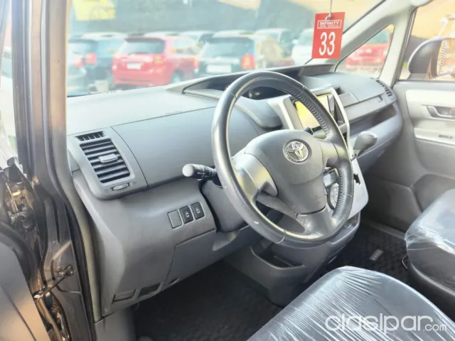 Toyota Voxy 2009 — foto 3