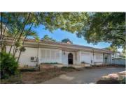 VENDO AMPLIA CASA TODA EN PLANTA BAJA C/PISCINA EN TERRENO DE 1055 M2