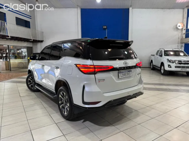 Toyota Fortuner 2023 — foto 2
