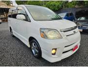 Toyota Noah 2005 cho