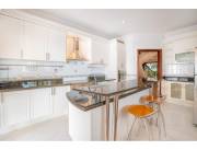 VENDO AMPLIA MANSION BO.RECOLETA S/LAS PERLAS 4 HAB. 1 MASTER,JARDIN Y PISCINA C/CASCADA