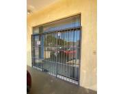 Alquilo local comercial en zona altamente transitada