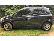Toyota Vitz 1.000 cc, año 2002