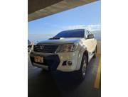 💎Toyota Hilux SRV ✅Año 2009, kit convertido a 2015 (faros y parrilla originales)