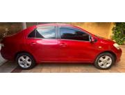 Hermoso automovil TOYOTA BELTA