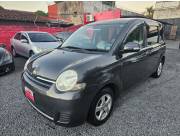 Impecable Toyota Sienta Rec. Import. Sin detalles con poco kilometraje color gris grafito