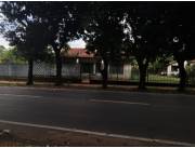 En Venta Propiedad Superficie 1500 m2 con Casa a demoler Zona Los Laureles Asunción
