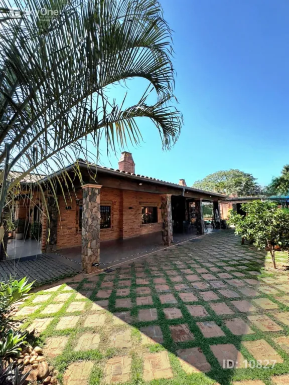VENDO HERMOSA RESIDENCIA CON PISCINA EN SAN LORENZO - BARRIO TAYASUAPÉ — photo 3