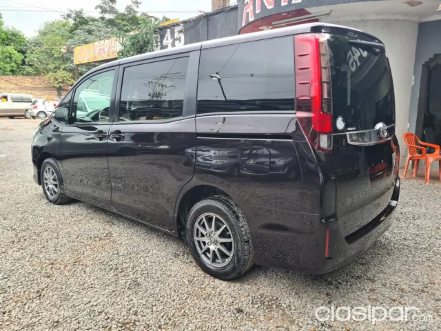 Toyota Noah 2014 — foto 6