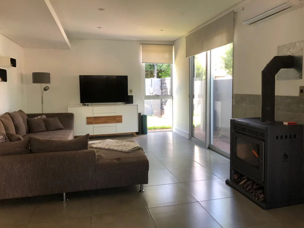 VENDO CASA AMOBLADA EN ENCARNACIÓN! A METROS DE LA PLAYA MBOI CAE — foto 2
