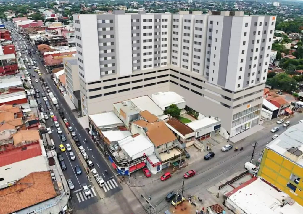 VENDO SALON COMERCIAL EN LA GALERIA M4 — photo 2