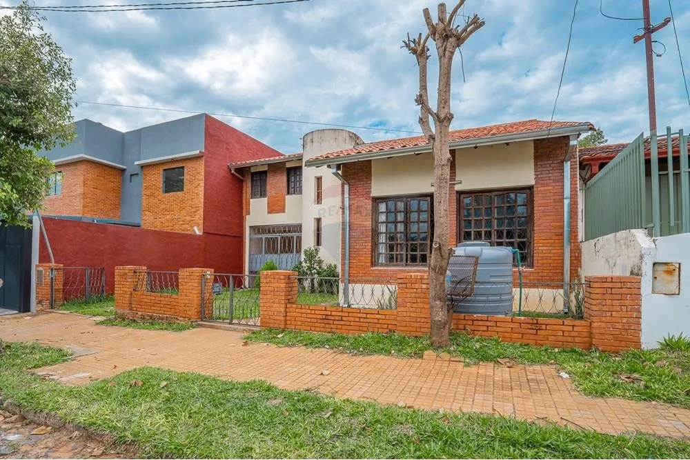 VENDO CASA EN EL CORAZON DE MBURUCUYA — foto 2