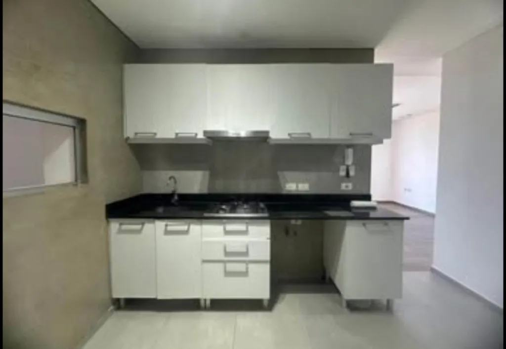 Alquilo Depto de 3 Dormitorios más área de servicio zona Lambaré Sek — foto 3