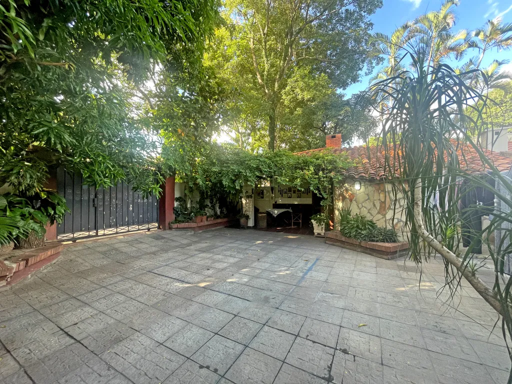 VENDO HERMOSO CHALET EN ESQUINA — foto 2