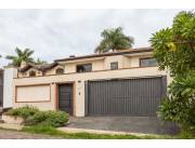 VENDO CASA CON PISCINA EN LAMBARÉ!!