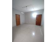 ALQUILO CASA CON SALON COMERCIAL EN LUQUE ZONA CAMPO VIA