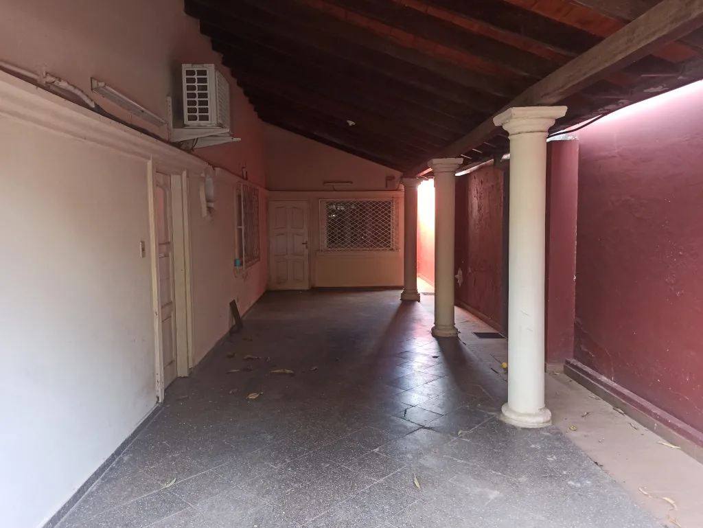 Vendo Casa Lambare zona Supermercado el Pueblo — foto 3