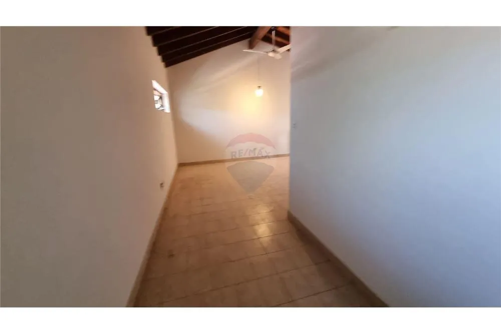 VENDO RESIDENCIA EN ZONA UCA ASUNCION REPUBLICANO 5 DORMITORIOS — foto 3