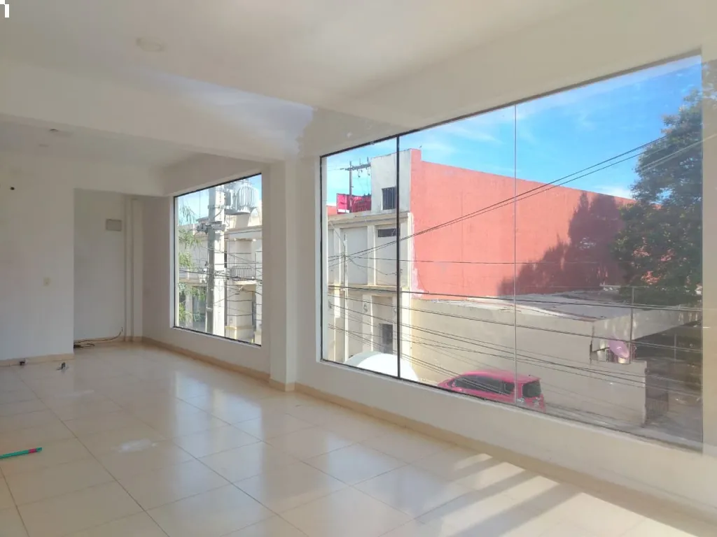 SALONES COMERCIALES EN PLANTA ALTA PASEO DYLAN — Foto 2