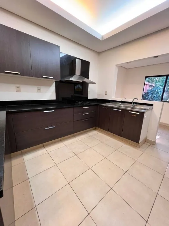 En alquiler casa en Barrio Madame Lynch Asunción ID 35569 — photo 3