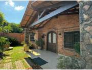 VENDO HERMOSA RESIDENCIA CON PISCINA EN SAN LORENZO