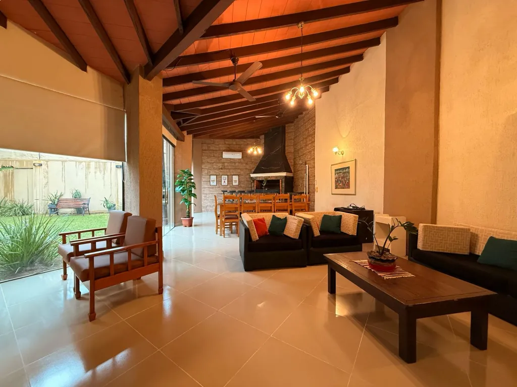 EN VENTA - RESIDENCIA AL LIMITE DE ASUNCION — foto 2