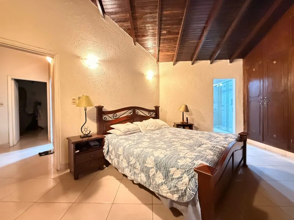 EN VENTA - RESIDENCIA AL LIMITE DE ASUNCION — foto 3
