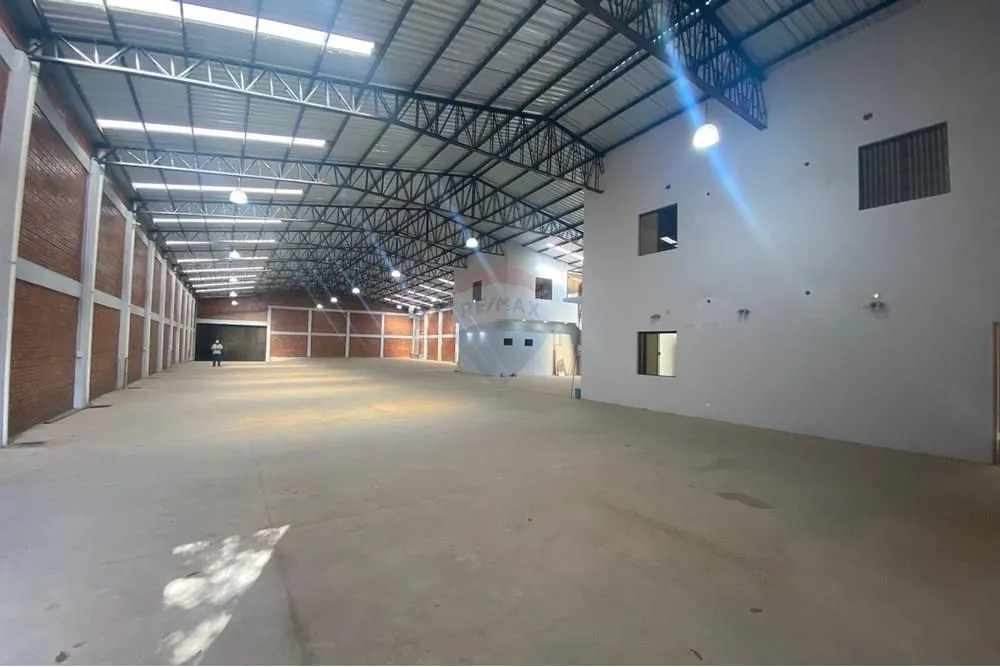 ALQUILO DEPOSITO EN MARIANO ROQUE ALONSO 1.500 M2 — photo 2