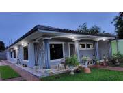 Encantadora Casa Quinta totalmente amoblado en venta en M.R.A