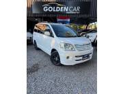 Toyota Noah 2005