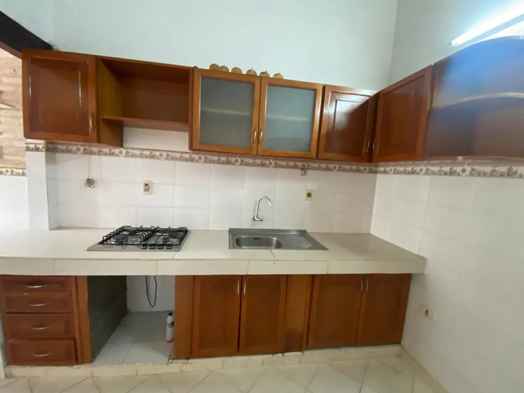 Vendo Casa De Seis Dormitorios EN Mariano Roque Alonso — foto 3