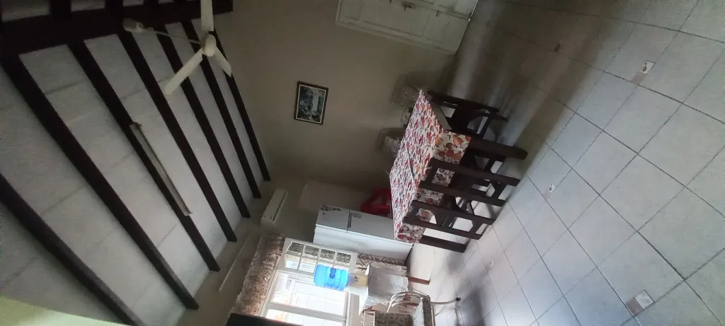 ALQUILO AMPLIA CASA CON EXCELENTE UBICACIÓN — foto 2