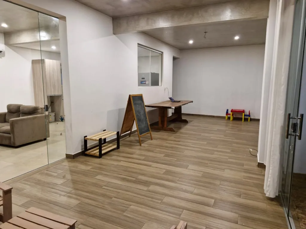 VENDO CASA AMOBLADA EN LA CIUDAD DE SAN BERNARDINO — Foto 2
