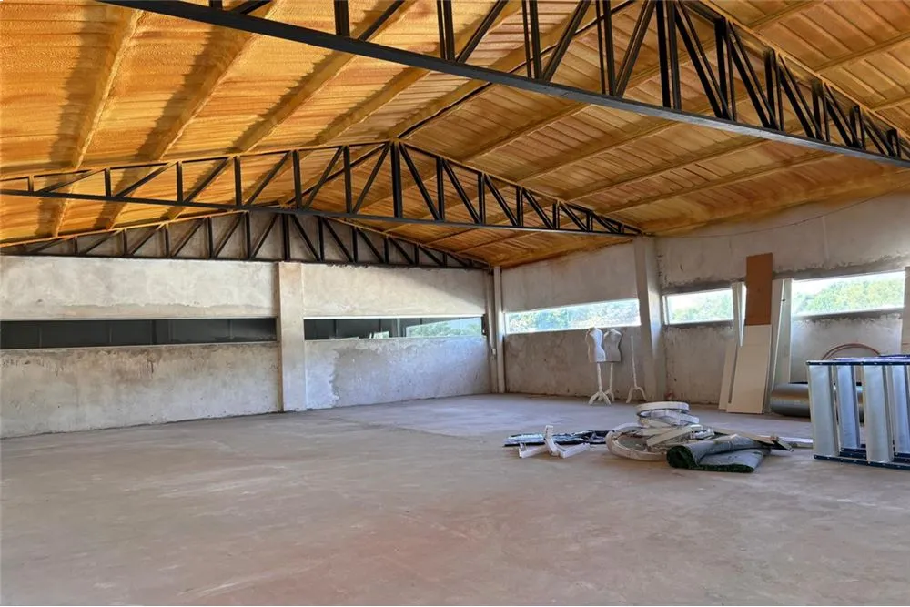 ALQUILO SALON COMERCIAL 150 MTS2 LUQUE — foto 3