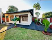 VENDO CASA EN ESQUINA EN EL BARRIO SAN PEDRO DE ENCARNACIÓN: 6 habitaciones y 3 baños