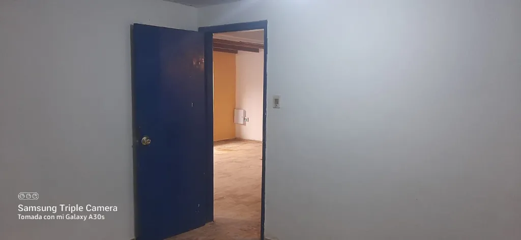 Vendo amplia Casa de 5 dormitorios en zona Shopping San Lorenzo barrio Santa Lucia — foto 2