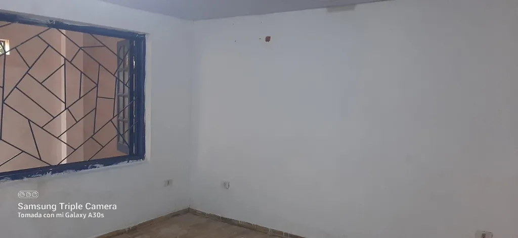 Vendo amplia Casa de 5 dormitorios en zona Shopping San Lorenzo barrio Santa Lucia — foto 3